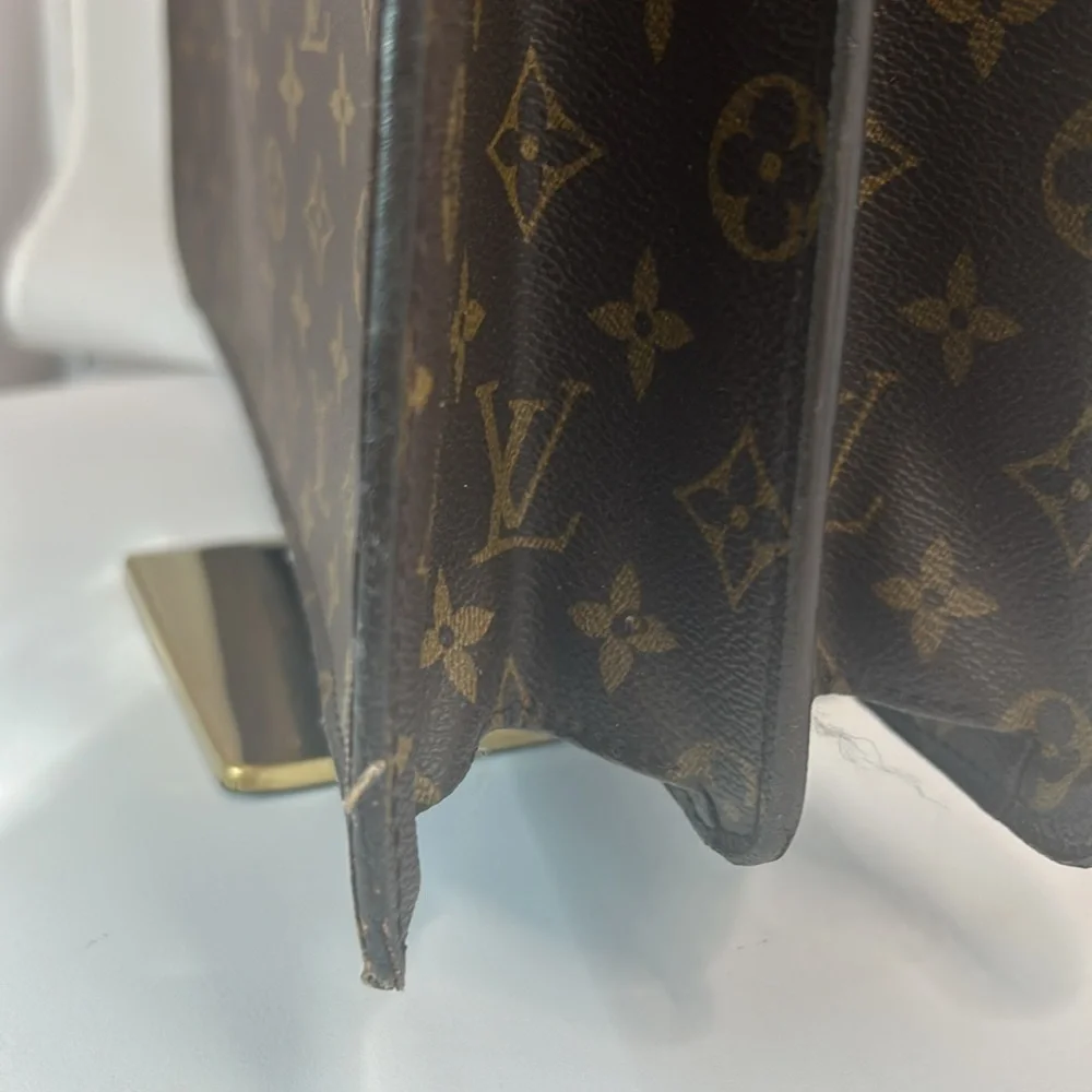 Louis Vuitton Serviette Conseiller Monogram Brown